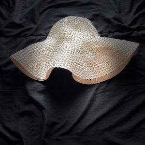 White floppy hat